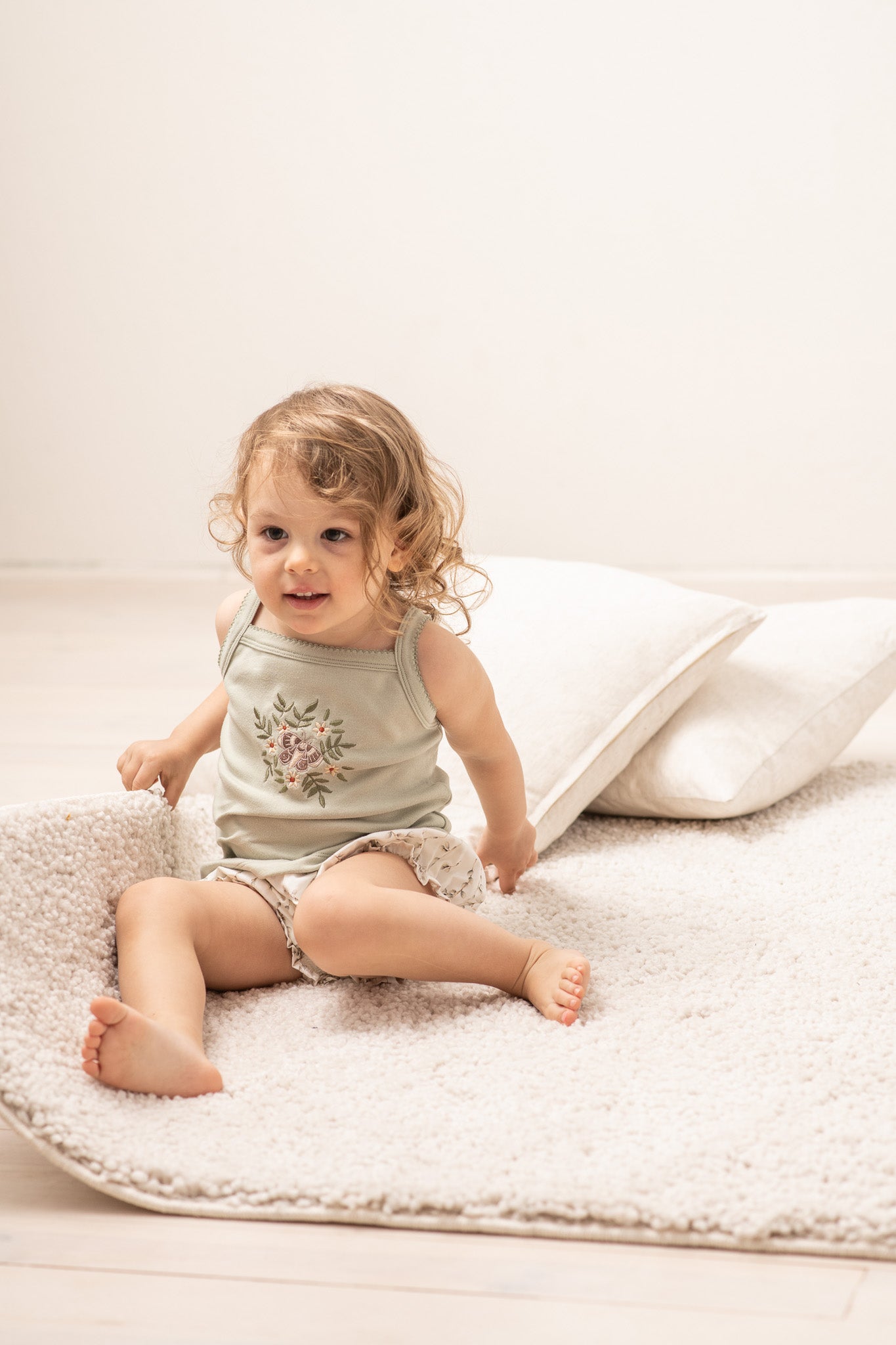 T-shirt with straps and embroidery