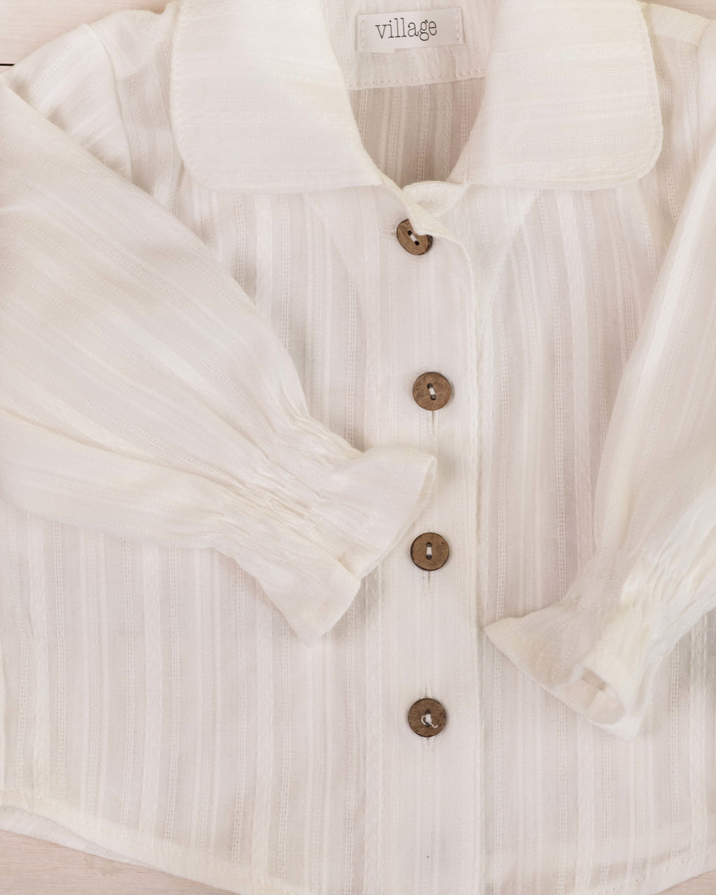 Shirt with long sleeves - white