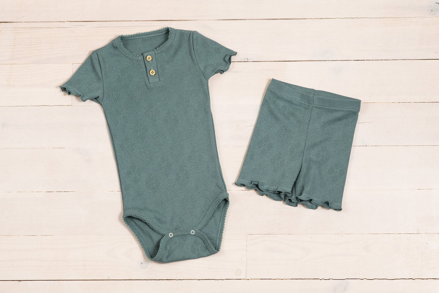 Set: Short-sleeved bodysuit and shorts