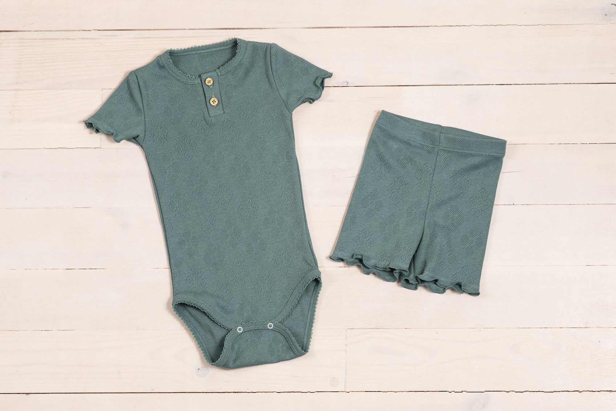 Set: Short-sleeved bodysuit and shorts